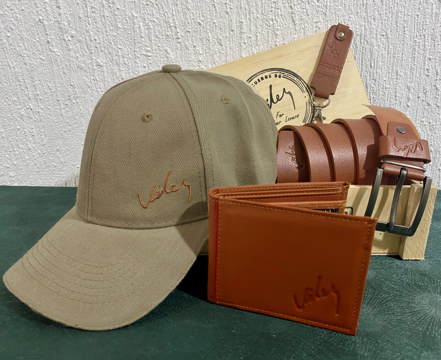 Kit Gorra Correa billetera llavero Caja